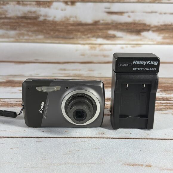 Kodak EasyShare M530 12.2MP Digital Camera – Carbon w/ Battery & Charger - Picture 1 of 6